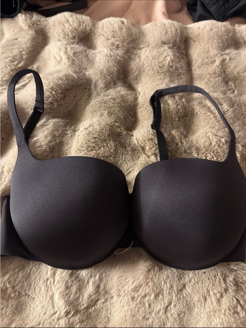 SKIMS Black Molded T-Shirt Bra